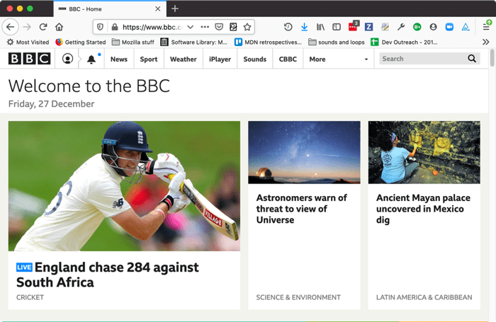 Portada de bbc.co.uk, que muestra muchas noticias y la funcionalidad del menú de navegación