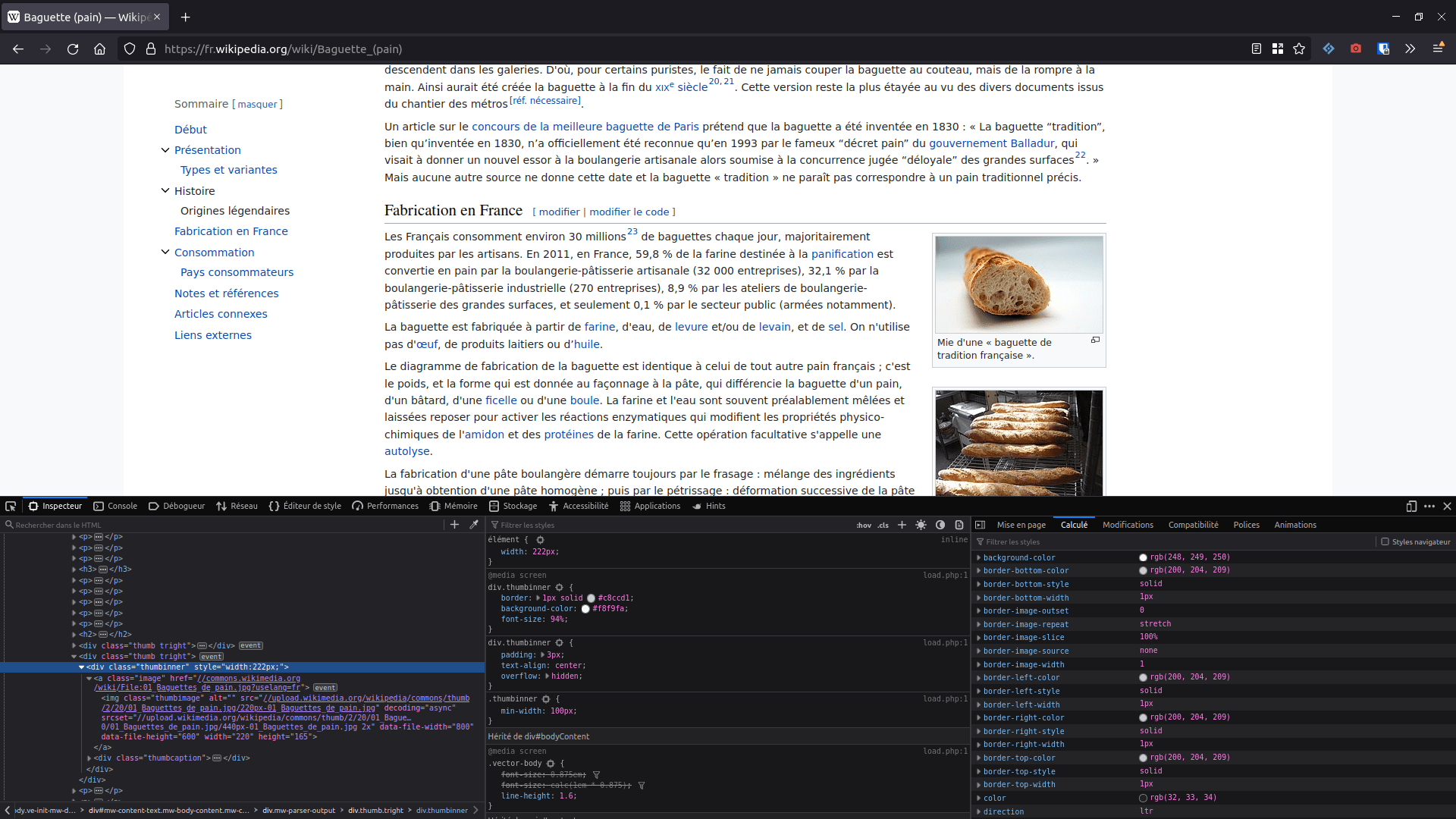 Capture d'écran d'un navigateur avec les outils de développement ouverts. La page web est affichée sur la moitié supérieure de la fenêtre du navigateur et les outils de développement sur la moitié inférieure. Dans les outils de développement, on distingue trois panneaux : HTML avec l'élément body sélectionné, CSS avec les styles qui cibles l'élément body sélectionné et un panneau pour les styles calculés qui affiche les styles du site, la case à cocher pour les styles du navigateur n'étant pas cochée.